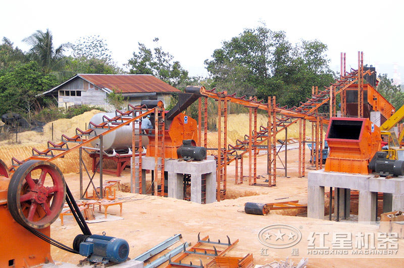 反擊破碎石機(jī)生產(chǎn)現(xiàn)場(chǎng) 反擊破碎石機(jī)生產(chǎn)現(xiàn)場(chǎng)