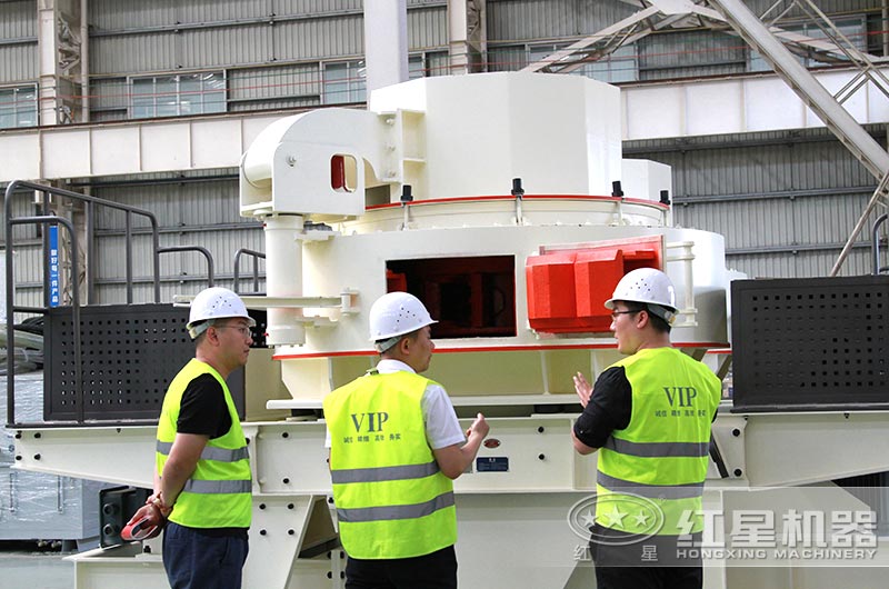 紅星客戶到廠參觀石頭變沙子設(shè)備 紅星客戶到廠參觀石頭變沙子設(shè)備