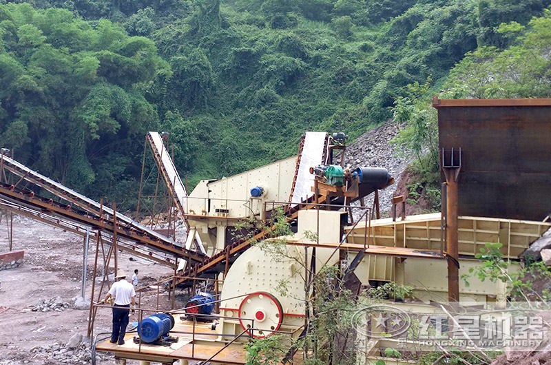 錘式破碎機(jī)生產(chǎn)現(xiàn)場(chǎng)圖 錘式破碎機(jī)生產(chǎn)現(xiàn)場(chǎng)圖