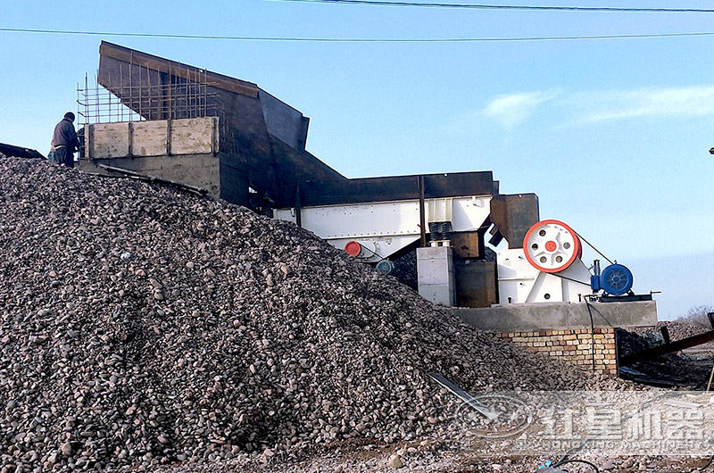 1215顎式破碎機生產(chǎn)現(xiàn)場圖 1215顎式破碎機生產(chǎn)現(xiàn)場圖