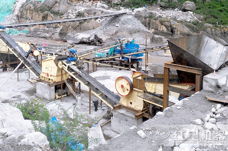 石料生產(chǎn)現(xiàn)場(chǎng)  石料生產(chǎn)現(xiàn)場(chǎng)