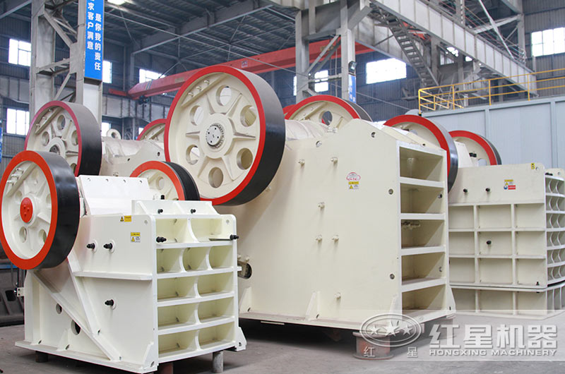 大石頭破碎機(jī)_顎式破碎機(jī)廠區(qū)實(shí)拍圖 大石頭破碎機(jī)_顎式破碎機(jī)廠區(qū)實(shí)拍圖