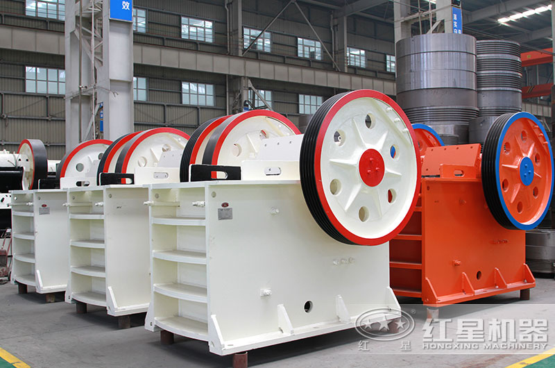 顎式破碎機(jī)車間實拍圖