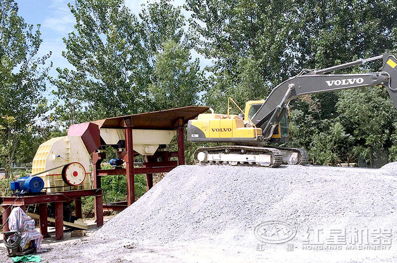 石頭制沙現(xiàn)場:錘式破碎機 石頭制沙現(xiàn)場:錘式破碎機