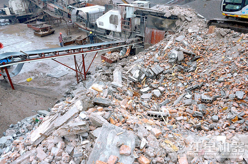 輪胎式粉碎機(jī)非常適合處理建筑垃圾