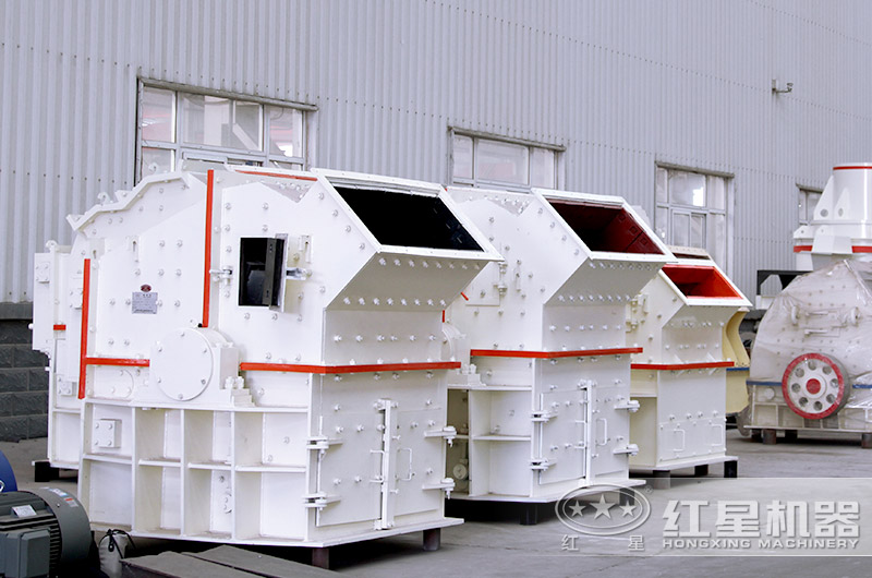 細(xì)碎制砂機(jī)車間實(shí)拍大圖，多種型號(hào)可選