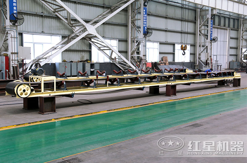 皮帶輸送機車間實拍圖