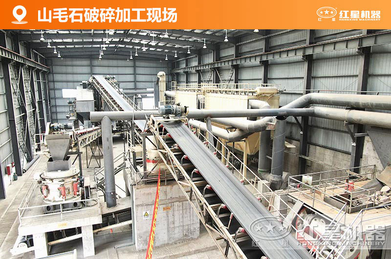 山毛石破碎加工現(xiàn)場(chǎng) 山毛石破碎加工現(xiàn)場(chǎng)