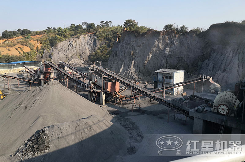 重錘式破碎機(jī)工作現(xiàn)場(chǎng) 重錘式破碎機(jī)工作現(xiàn)場(chǎng)