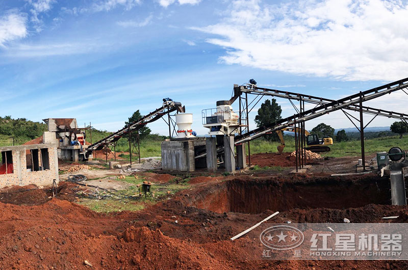 鵝卵石破碎機作業(yè)現(xiàn)場