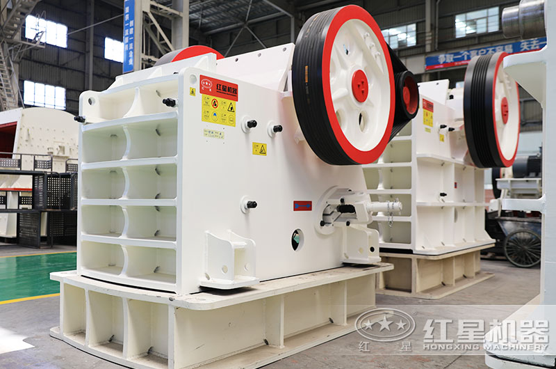 顎式碎石機(jī)圖片 顎式碎石機(jī)圖片