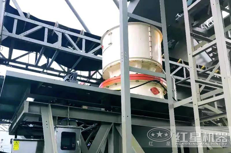 圓錐破工作現(xiàn)場(chǎng) 圓錐破工作現(xiàn)場(chǎng)