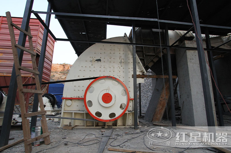 簡約錘破制砂現(xiàn)場 簡易錘破制砂現(xiàn)場